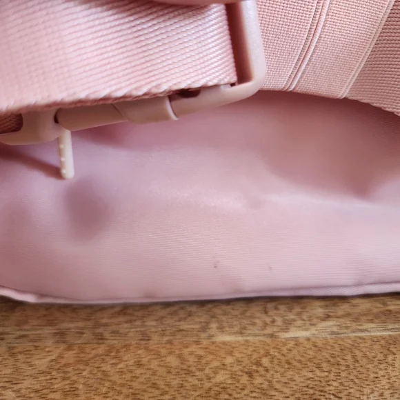 NWT Lululemon Everywhere Belt Bag Pink - Picture 5 of 6